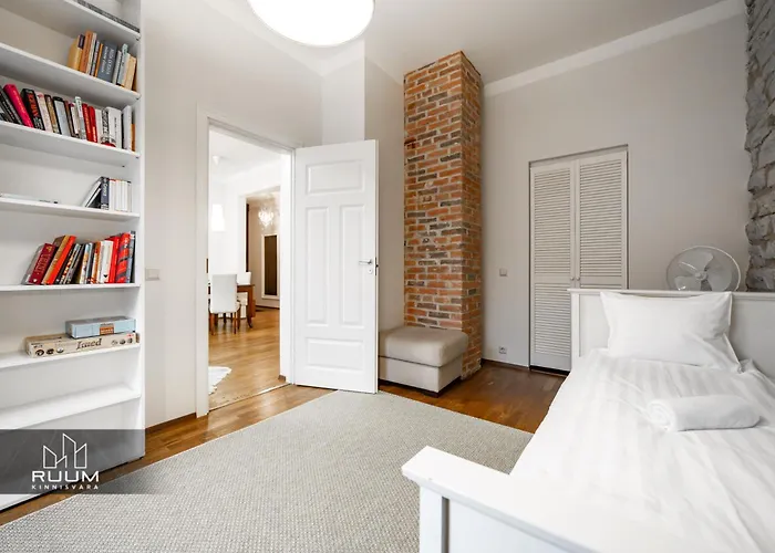 아파트 Elegant 2-bedroom In Kadriorg